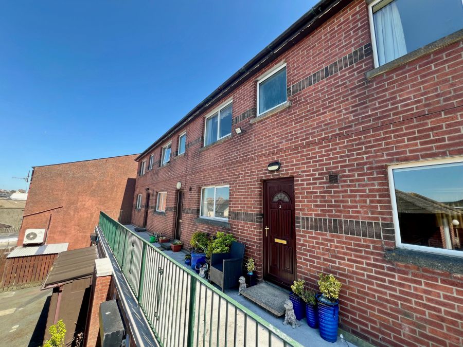 3 Castlebridge Court