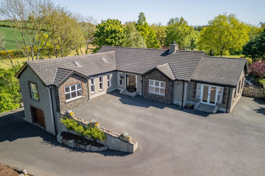 Groomsbridge, 2 Dunnanew Road