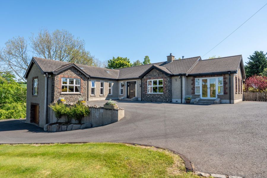 Groomsbridge, 2 Dunnanew Road