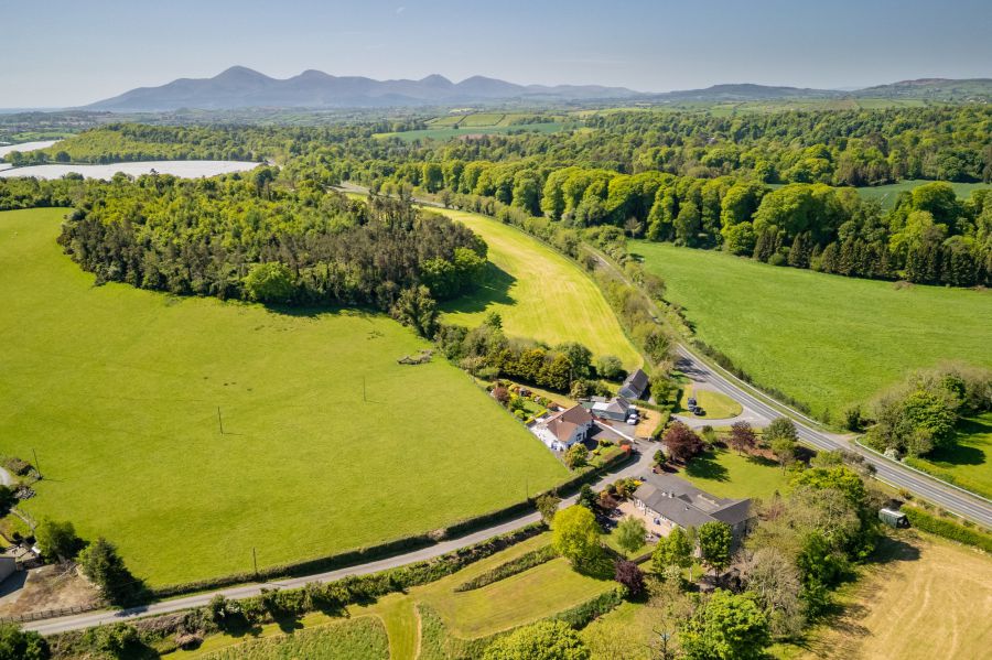Groomsbridge, 2 Dunnanew Road