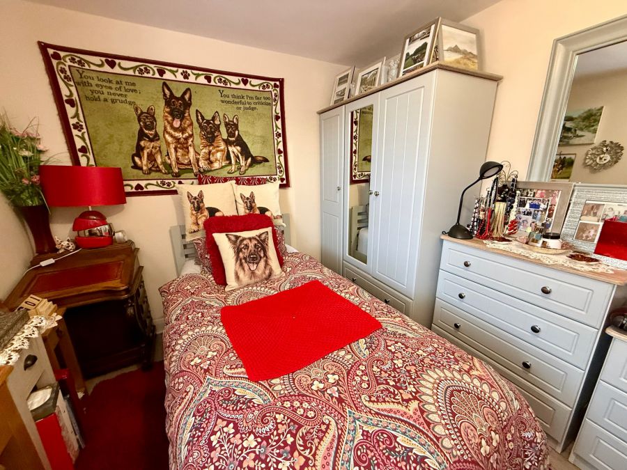 8 Mourne Park