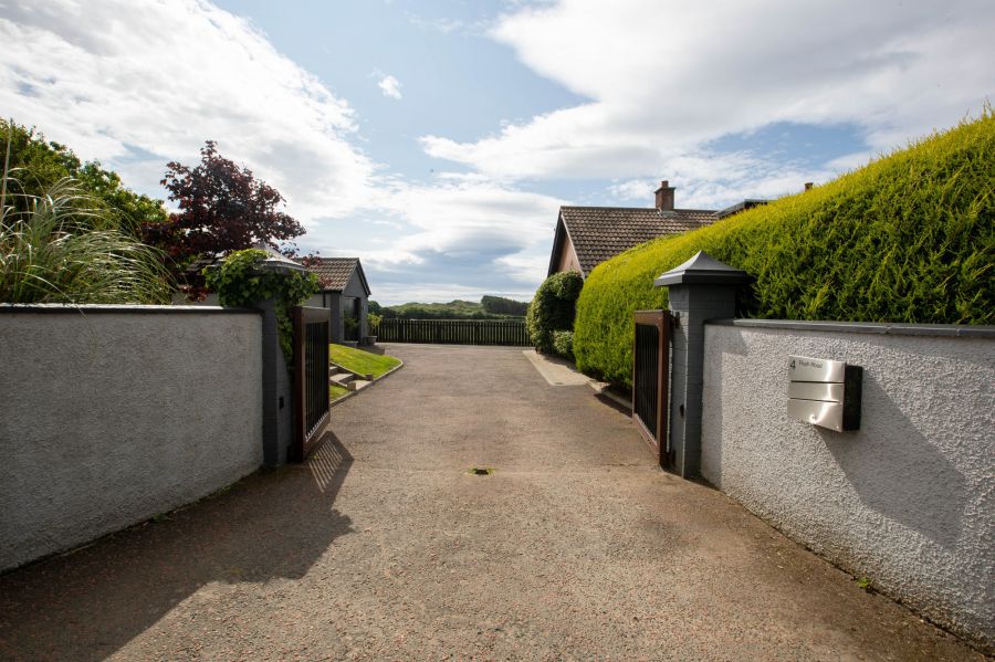 Dolmen Cottage, 4 Flush Road