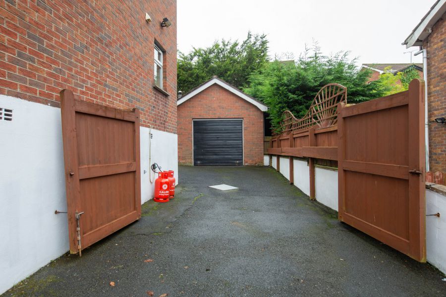 4 Tudor Oaks