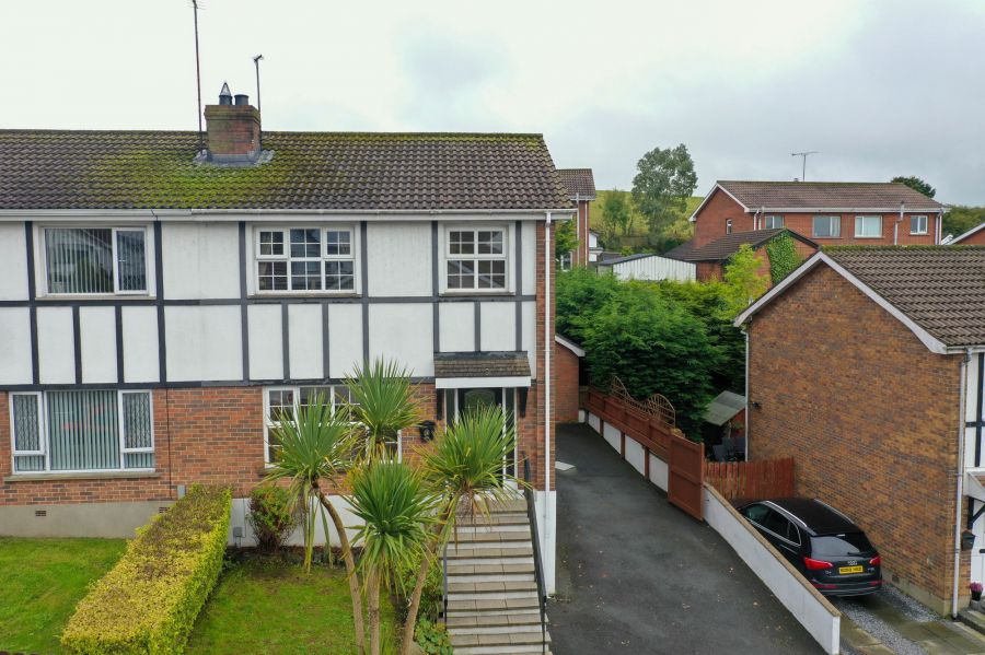 4 Tudor Oaks