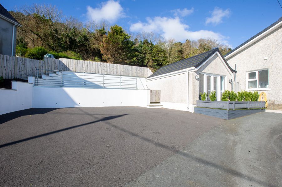 The Beacons, 161A  King Street