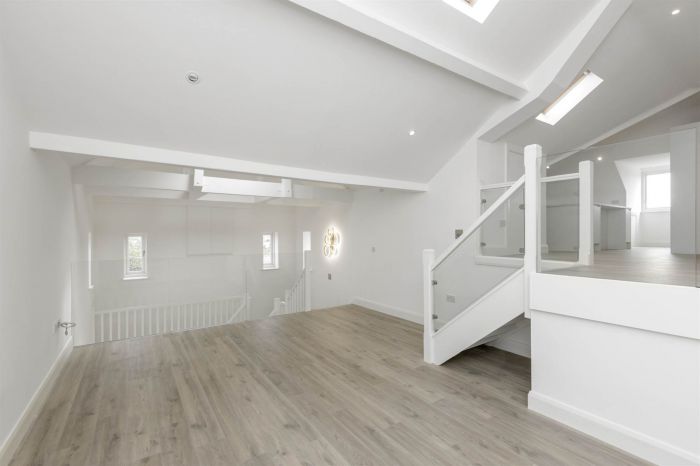 THE CLOCK TOWER APARTMENT, 4 Crosby House