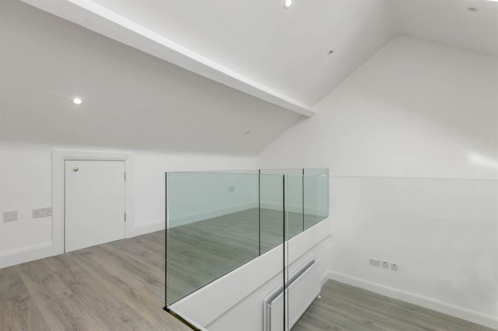 THE CLOCK TOWER APARTMENT, 4 Crosby House