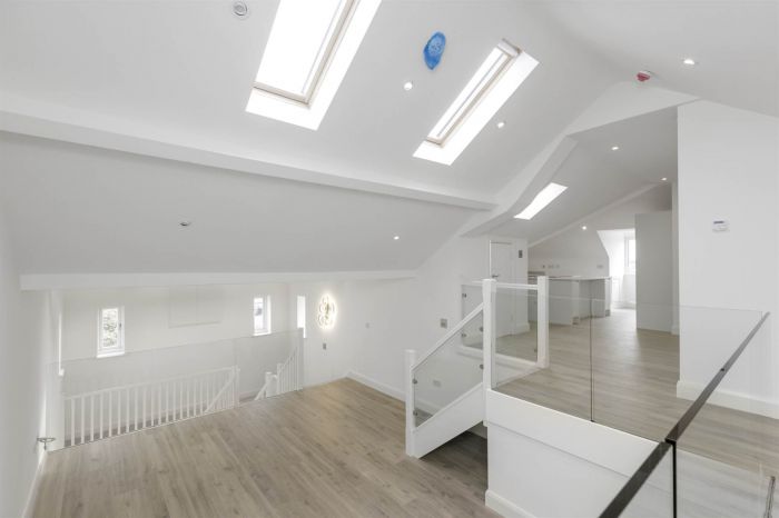 THE CLOCK TOWER APARTMENT, 4 Crosby House