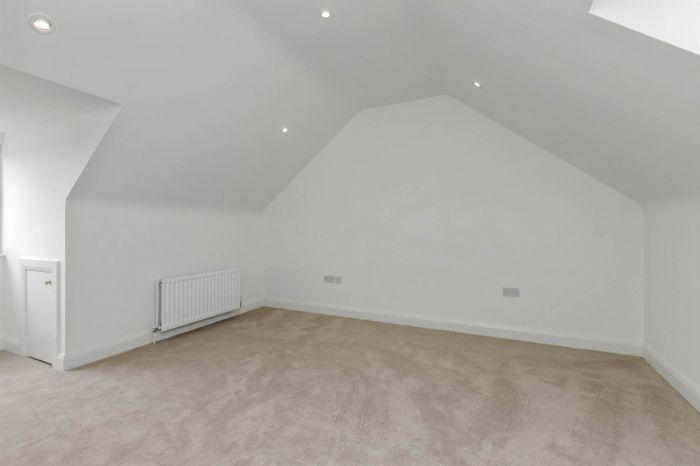 THE CLOCK TOWER APARTMENT, 4 Crosby House