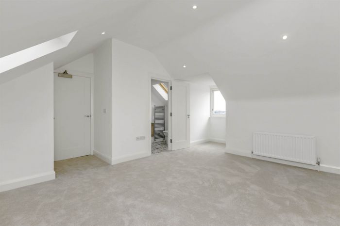 THE CLOCK TOWER APARTMENT, 4 Crosby House
