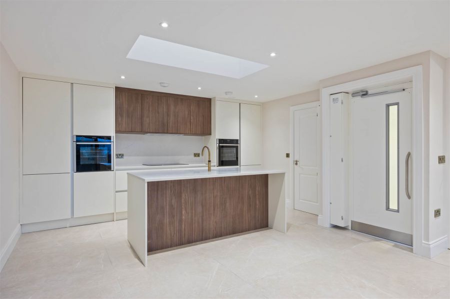 Townhouse with private elevator, 3 Priory Gate