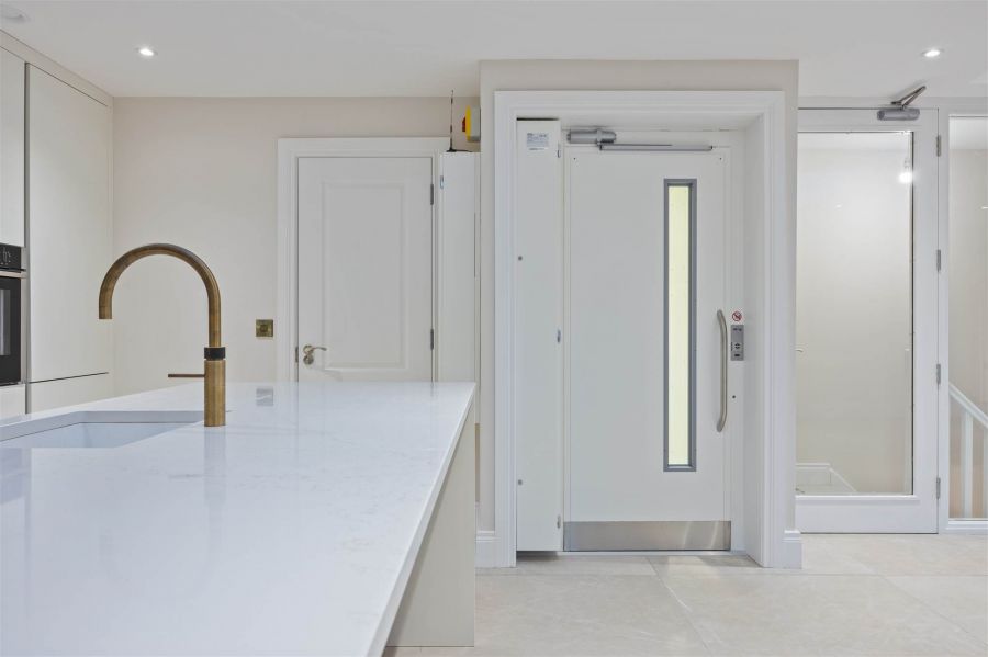 Townhouse with private elevator, 3 Priory Gate