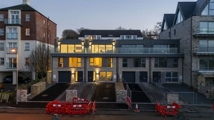 Townhouse with private elevator, 3 Priory Gate