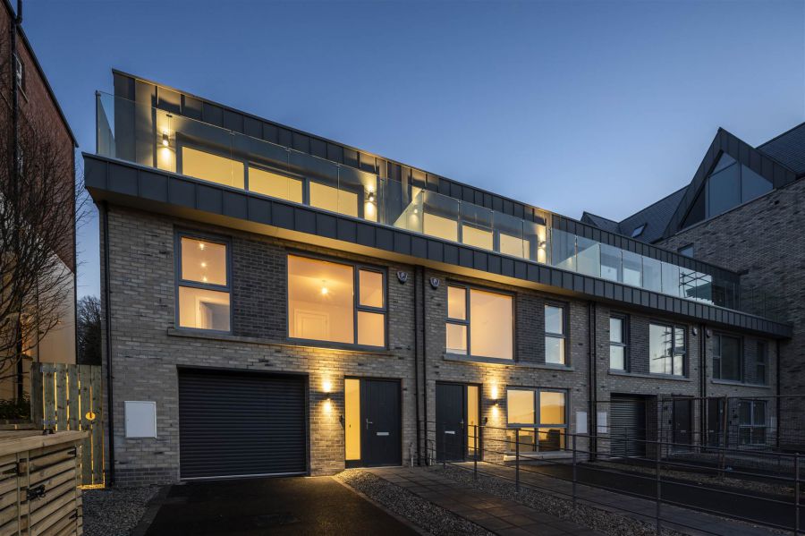 Townhouse with private elevator, 3 Priory Gate