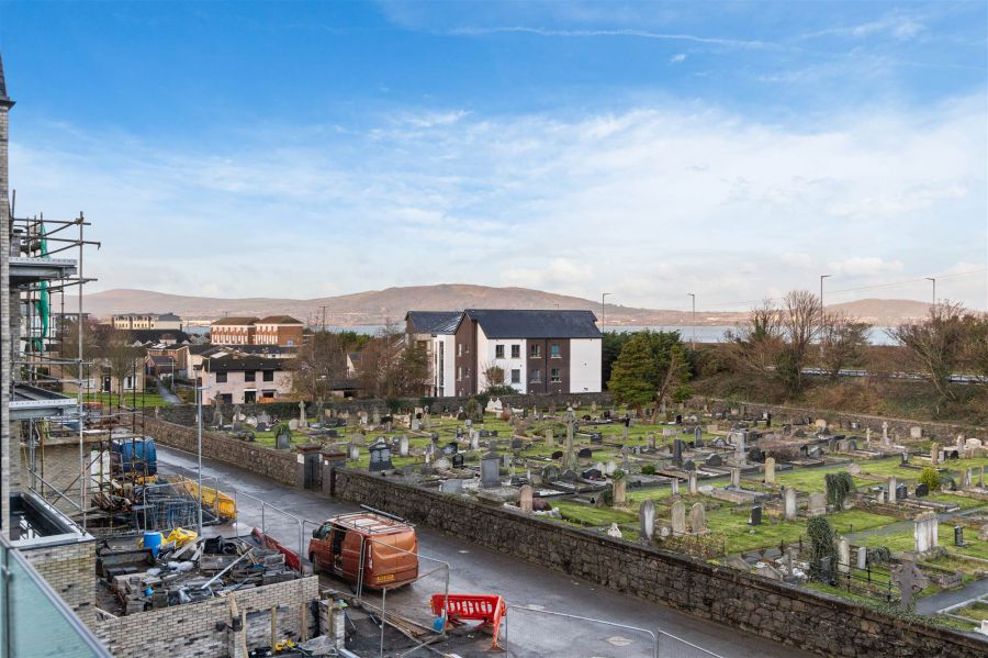 Townhouse with private elevator, 3 Priory Gate