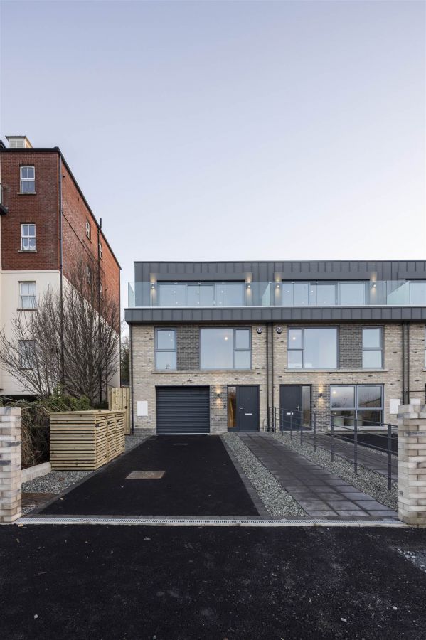 Townhouse with private elevator, 3 Priory Gate