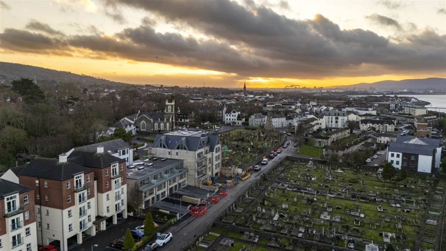 Townhouse with private elevator, 3 Priory Gate