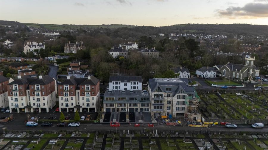 Townhouse with private elevator, 3 Priory Gate