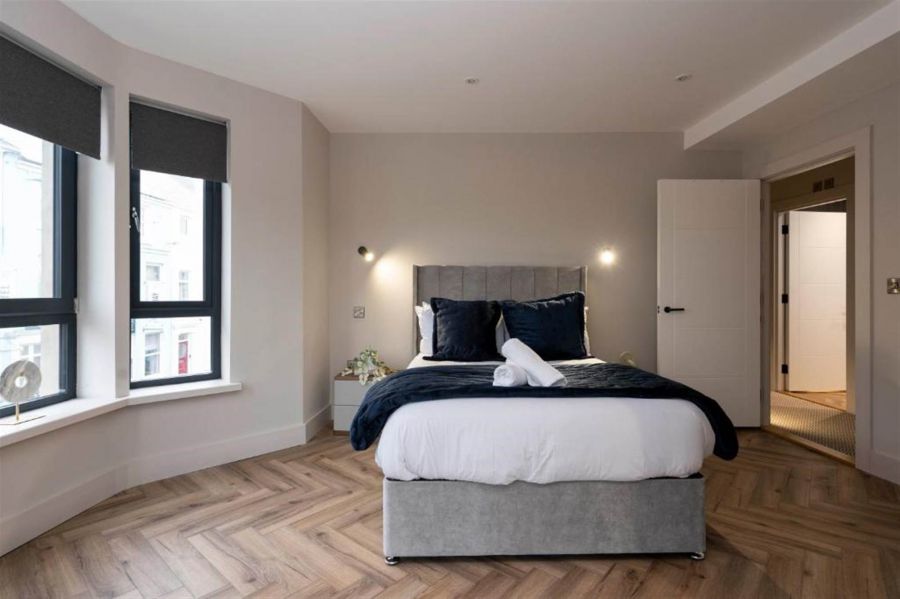 The Penthouse, 3 , 37 West