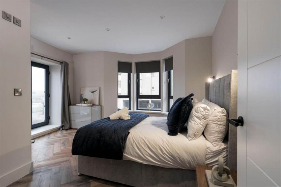 The Penthouse, 3 , 37 West