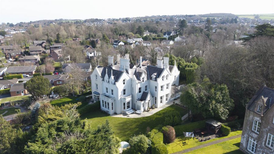 Tudor Hall, 5 Tudor Park