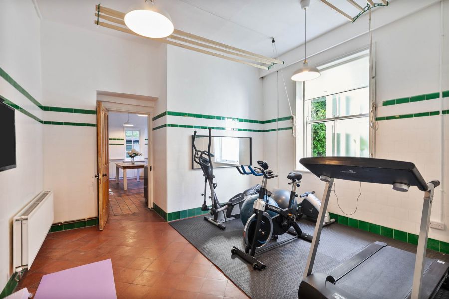 Tudor Hall, 5 Tudor Park