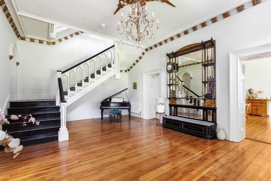 Tudor Hall, 5 Tudor Park