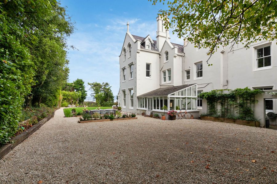 Tudor Hall, 5 Tudor Park