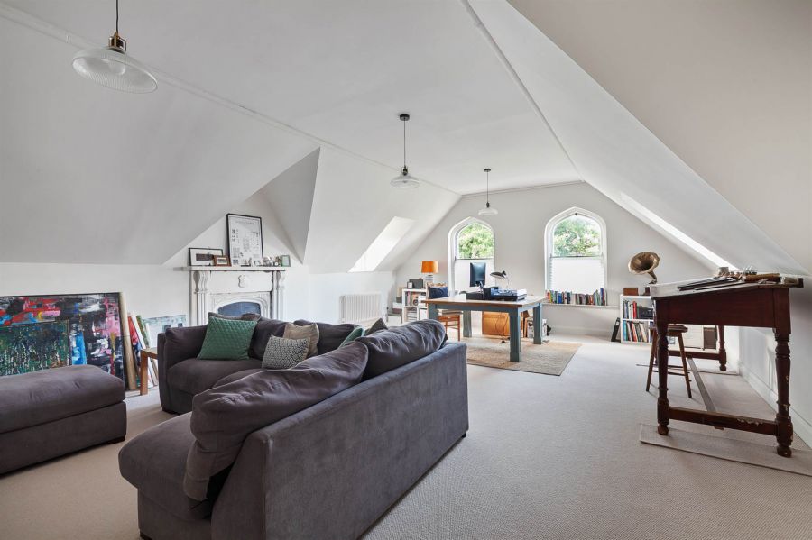 Tudor Hall, 5 Tudor Park