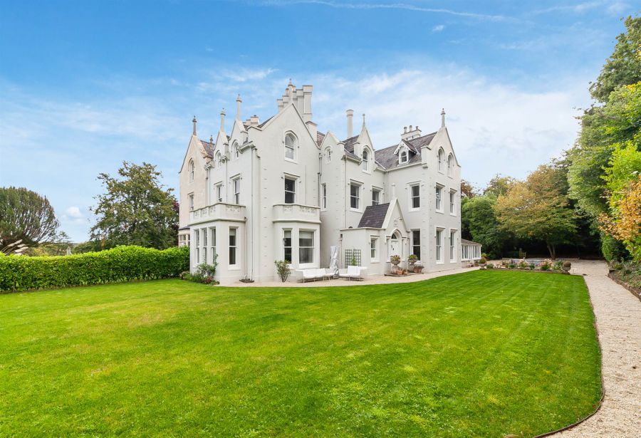 Tudor Hall, 5 Tudor Park