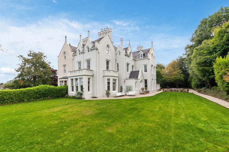 Tudor Hall, 5 Tudor Park