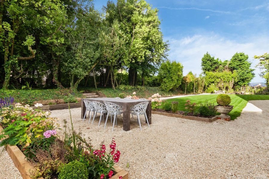 Tudor Hall, 5 Tudor Park