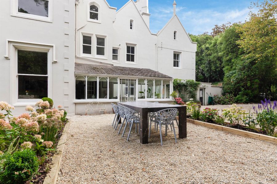 Tudor Hall, 5 Tudor Park