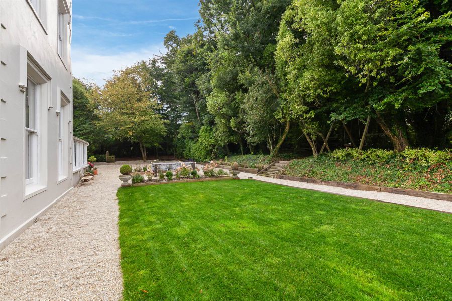 Tudor Hall, 5 Tudor Park