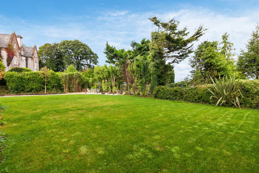 Tudor Hall, 5 Tudor Park