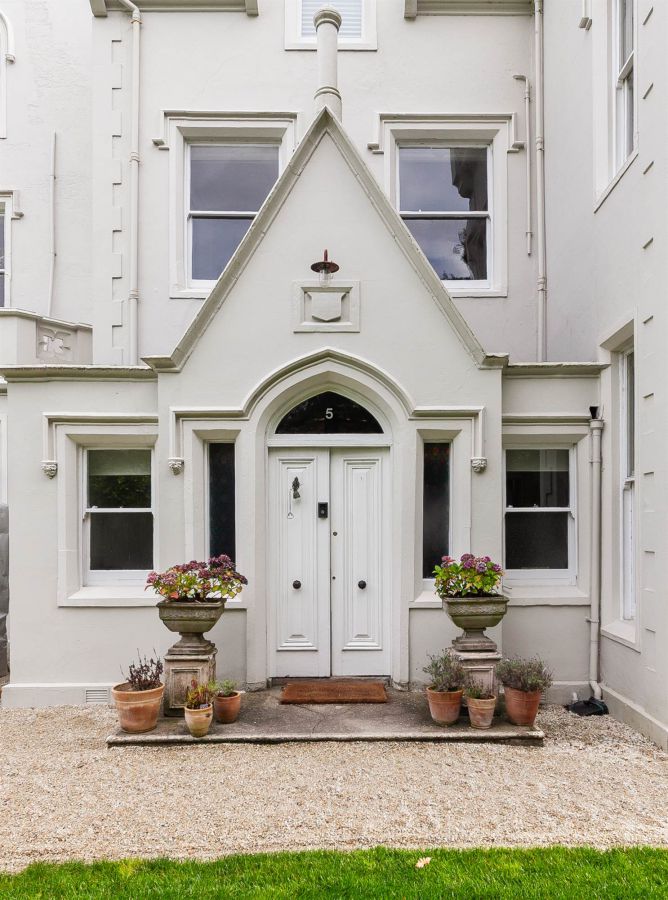 Tudor Hall, 5 Tudor Park