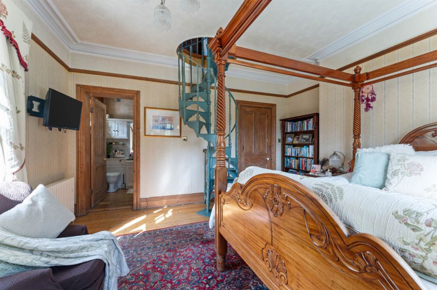 Clonard, 13 Bachelors Walk