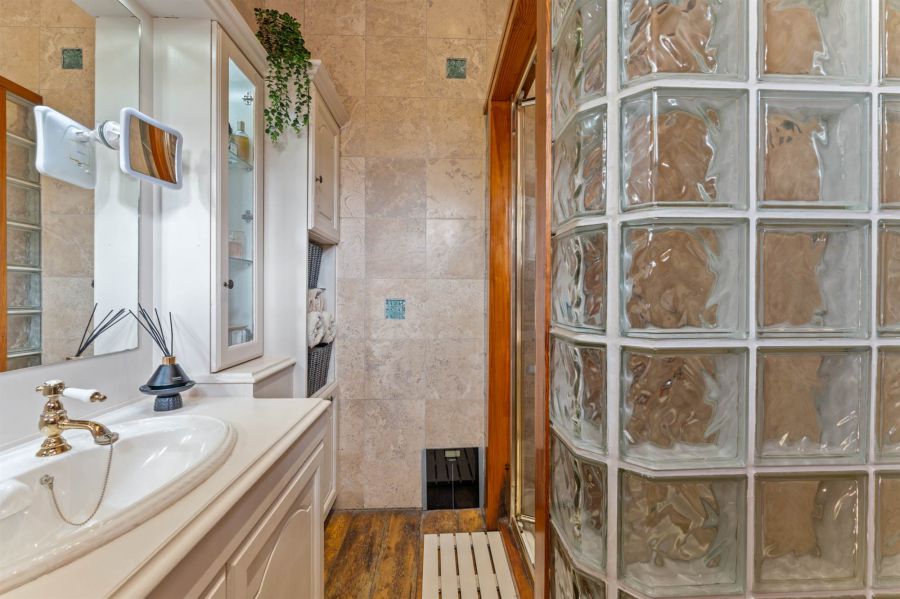 Clonard, 13 Bachelors Walk