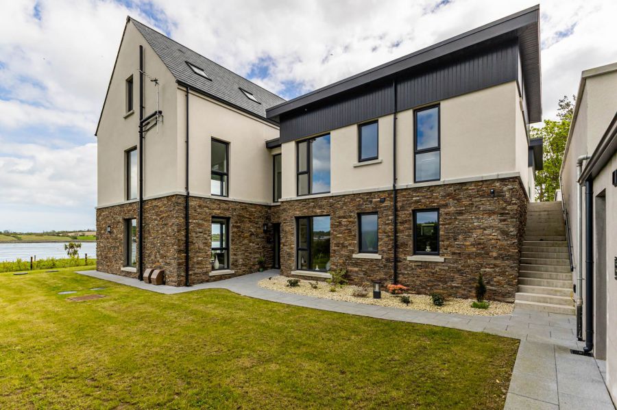 2 Coastguard Apartments