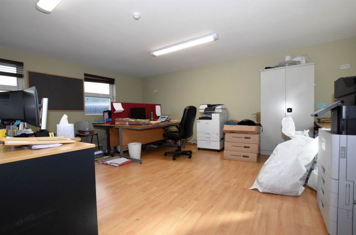 ** FOR SALE/TO LET **, 69 Church Street