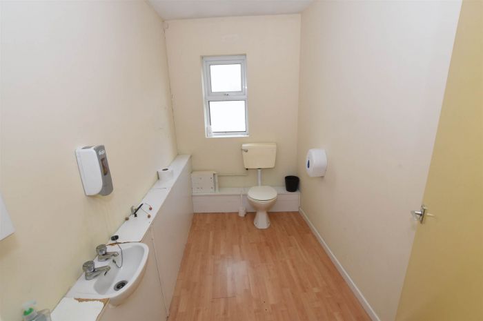 ** FOR SALE/TO LET **, 69 Church Street