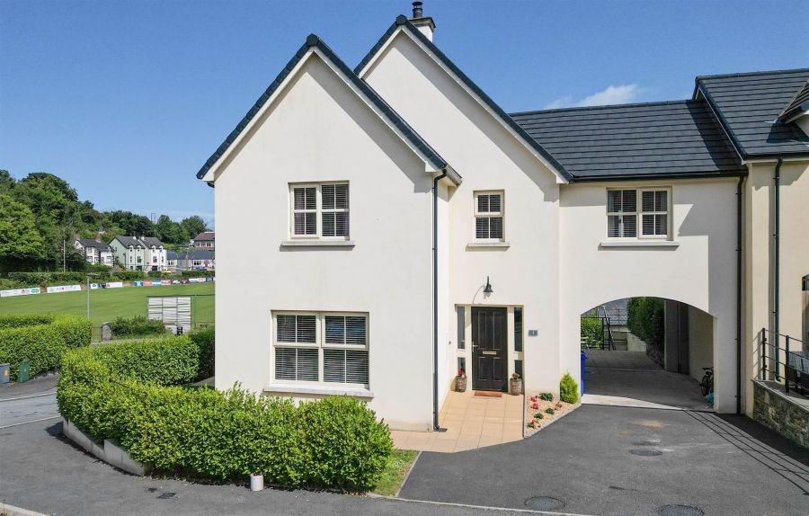 4 Strangford Manor