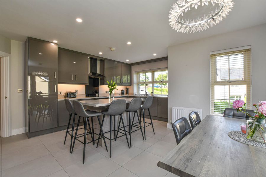 4 Strangford Manor