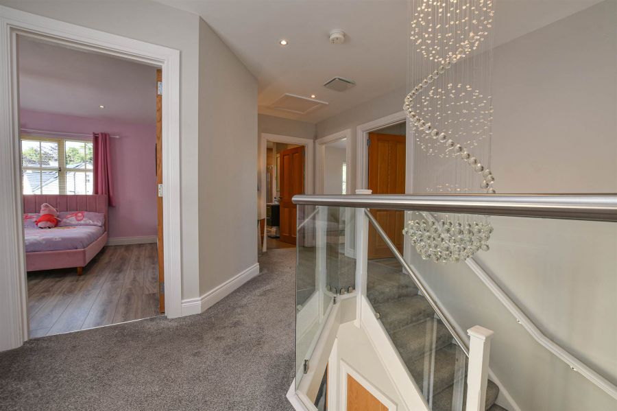 4 Strangford Manor