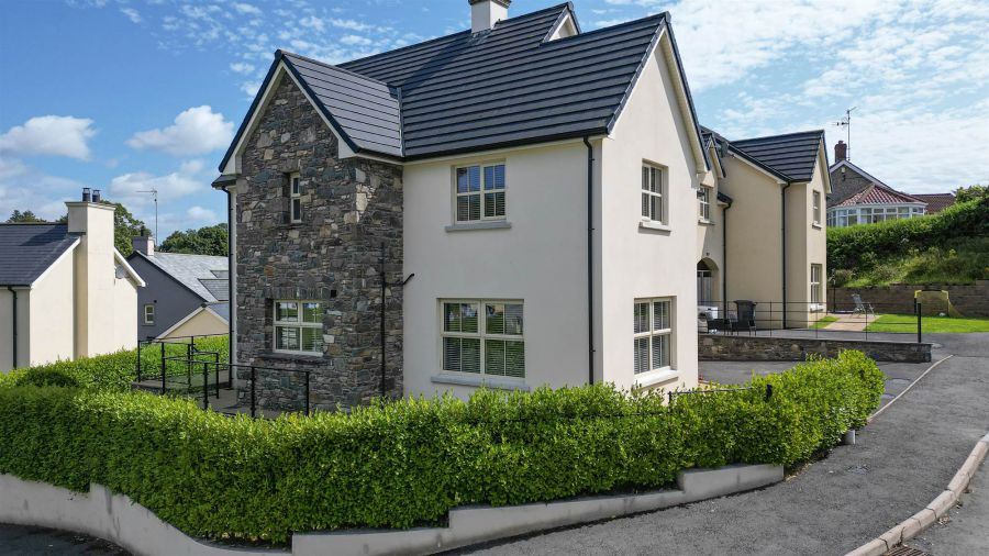 4 Strangford Manor