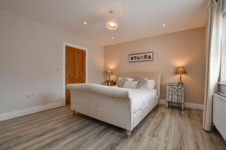 4 Strangford Manor