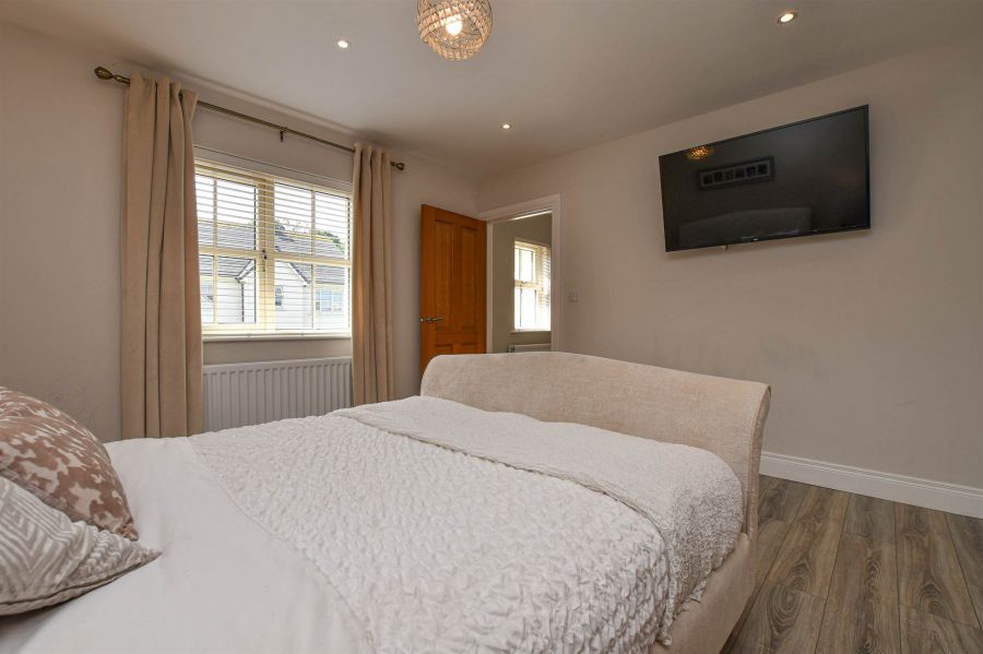 4 Strangford Manor