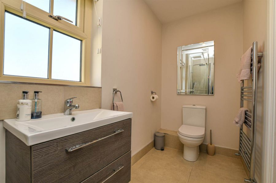 4 Strangford Manor