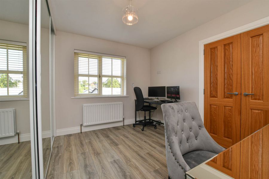 4 Strangford Manor
