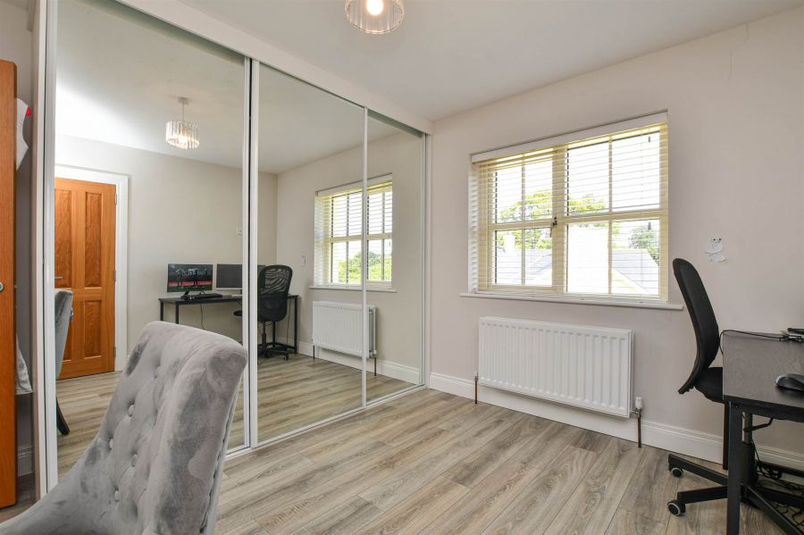 4 Strangford Manor